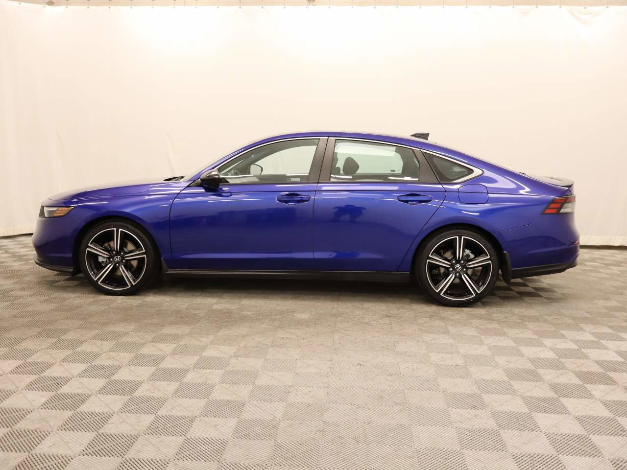 Used 2023 Honda Accord Sport image 2