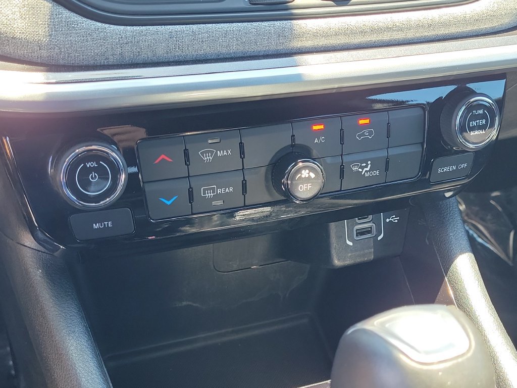 Used 2024 Jeep Compass Latitude AWD/4WD image 22