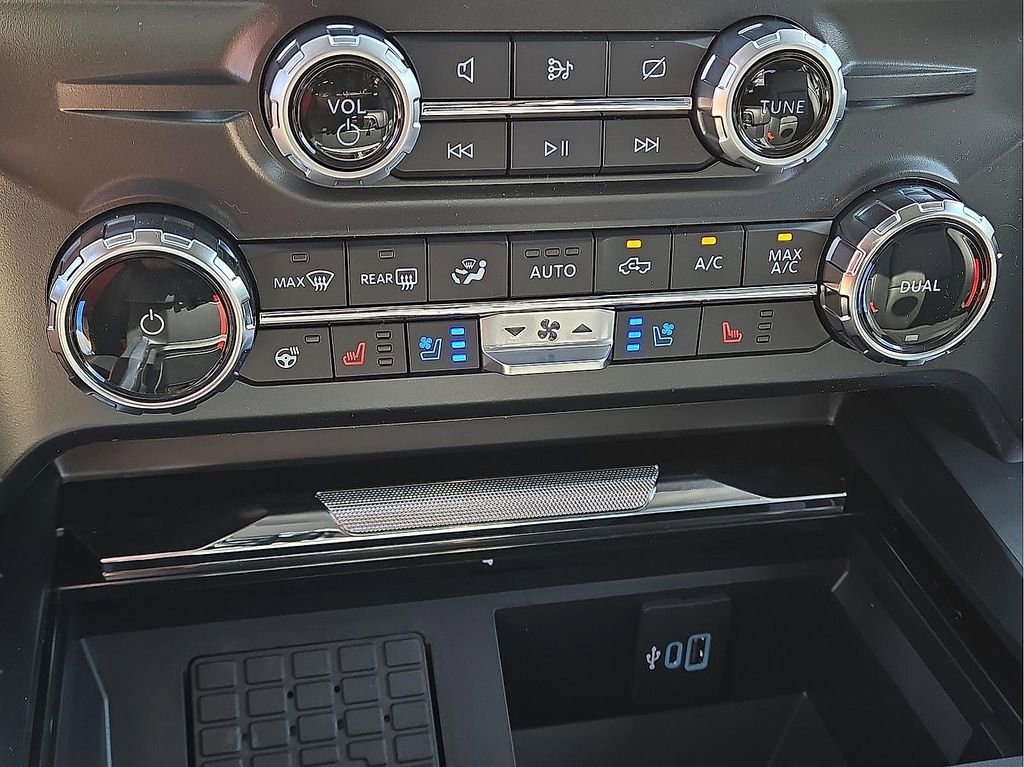 Used 2024 Ford F250 Lariat w/ Chrome Package image 12