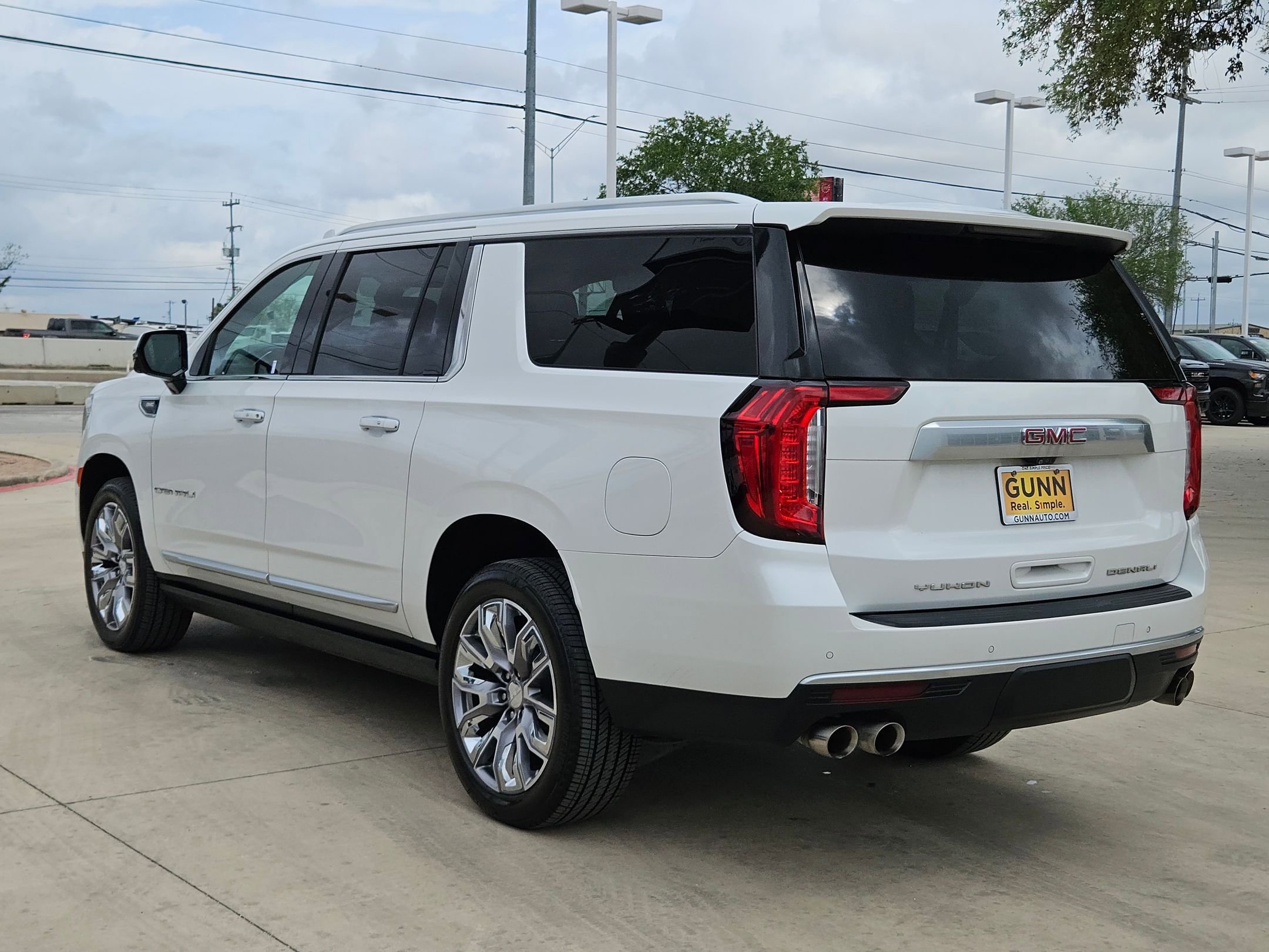 Certified 2022 GMC Yukon XL Denali w/ Denali Premium Package image 5