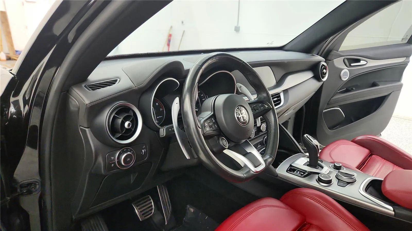Used 2022 Alfa Romeo Stelvio Veloce AWD/4WD image 22