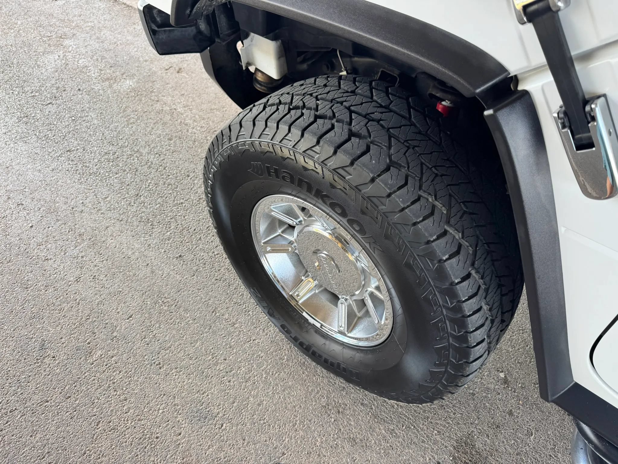 Used 2005 HUMMER H2 w/ Preferred Equipment Group AWD/4WD image 34