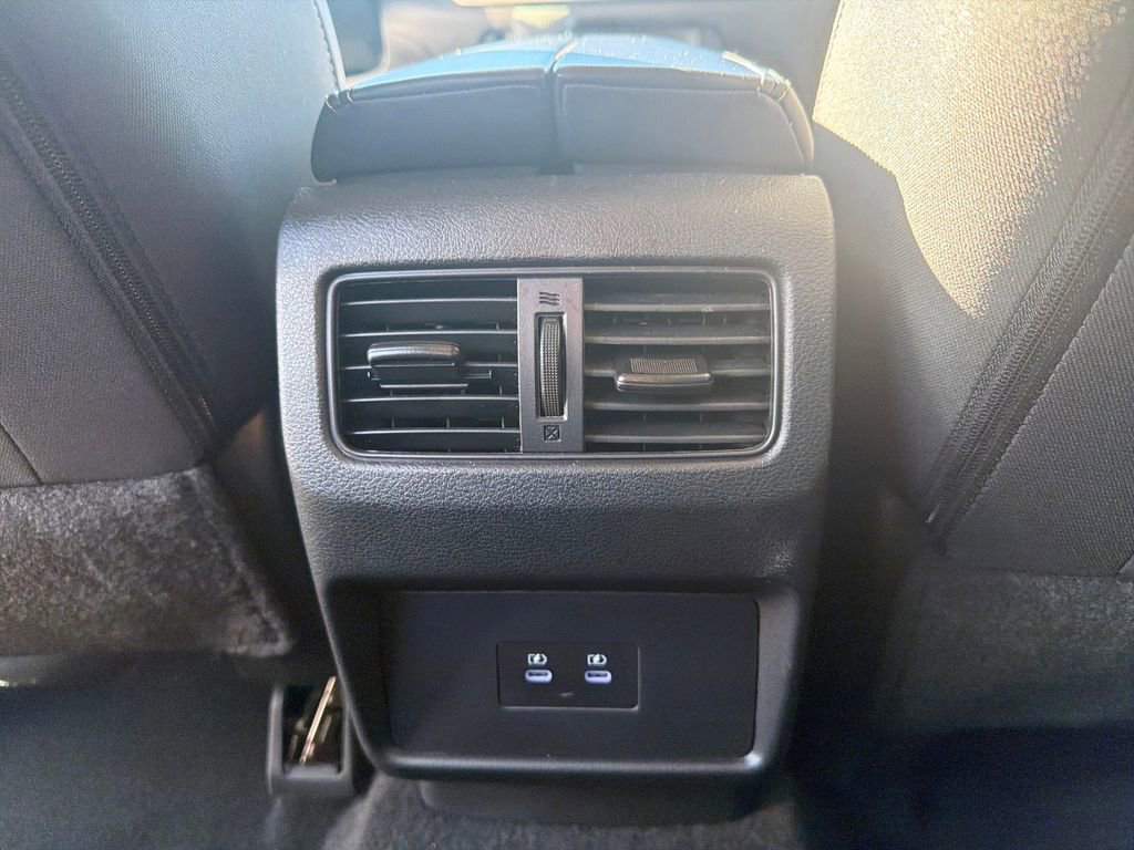 Used 2024 Nissan Rogue SV image 25