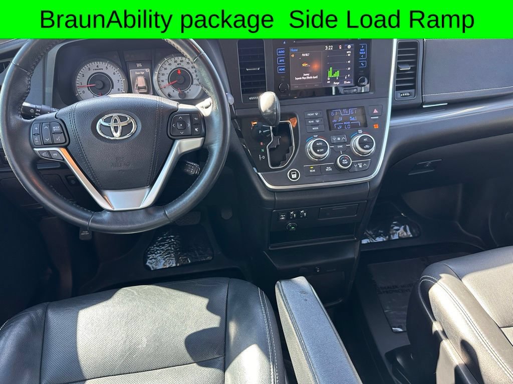 Used 2015 Toyota Sienna SE w/ SE Preferred Package FWD image 8