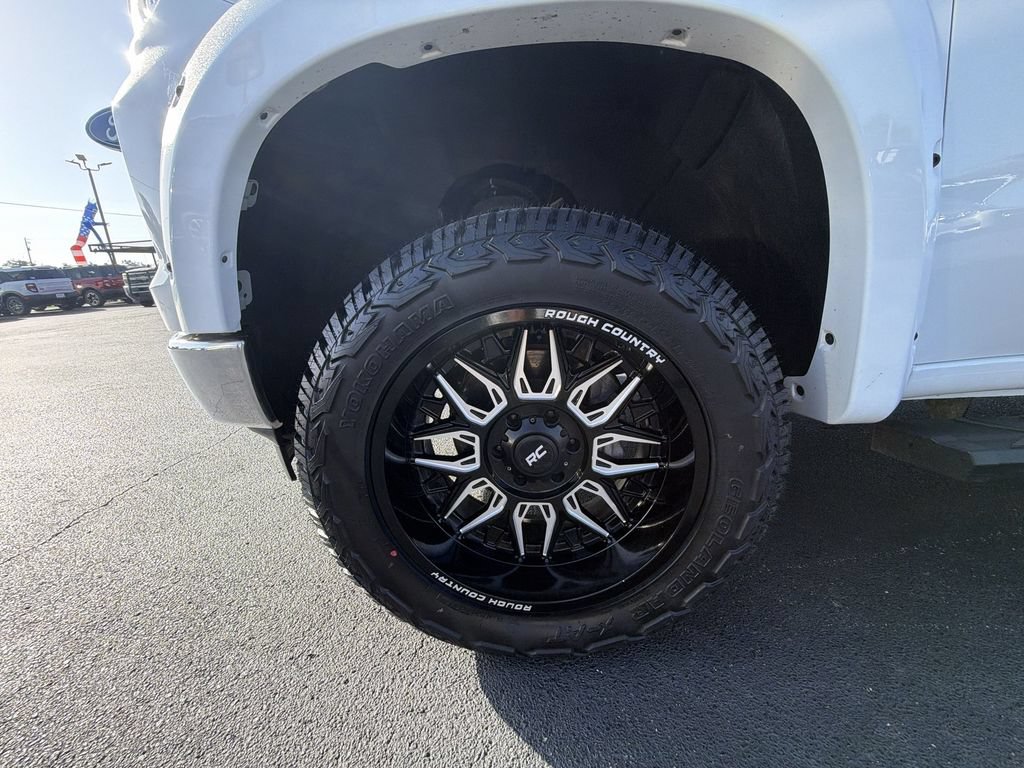 Used 2023 Chevrolet Silverado 1500 LT AWD/4WD image 16