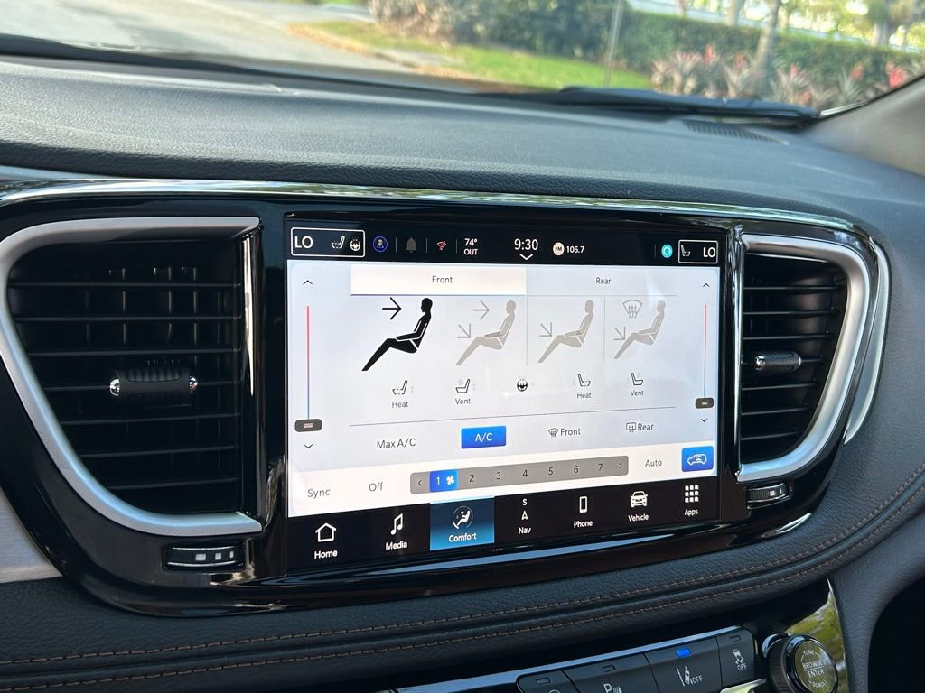 New 2026 Chrysler Pacifica Pinnacle image 21