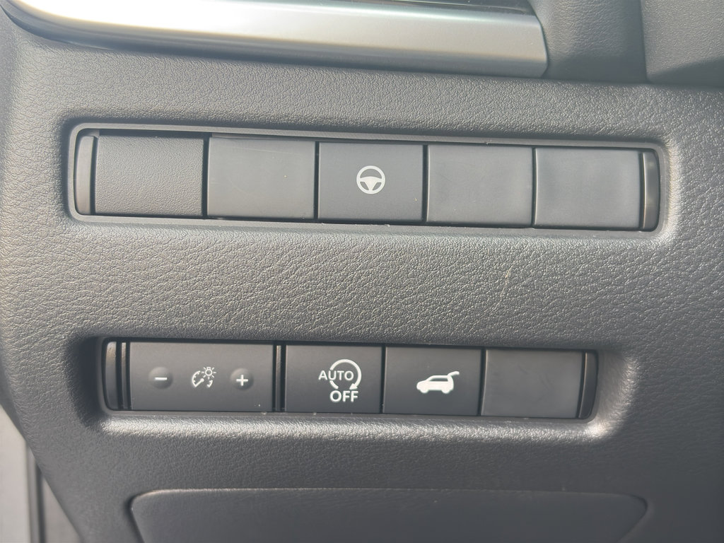 Used 2023 Nissan Rogue SL w/ SL Premium Package image 18