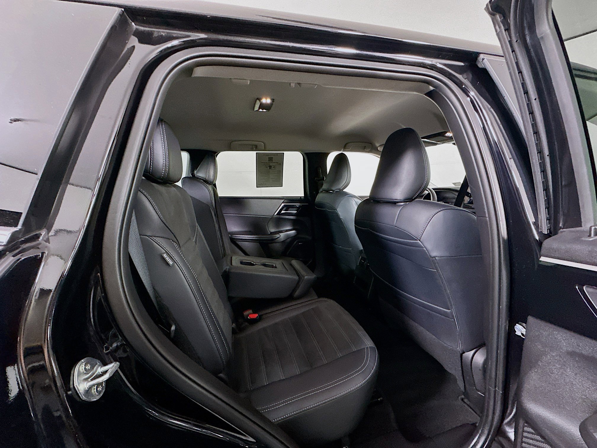 Used 2025 Mitsubishi Outlander SE image 30