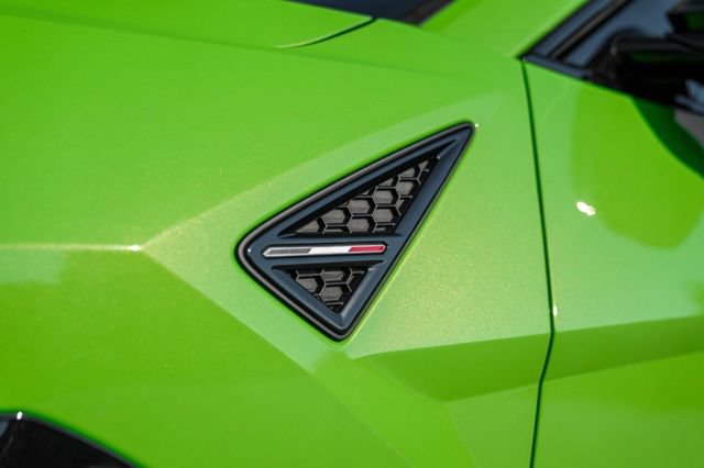 Used 2021 Lamborghini Urus AWD/4WD image 21