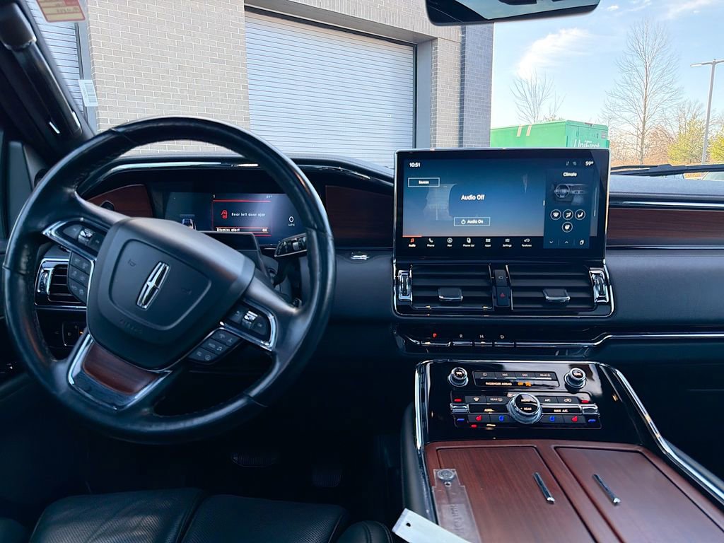 Used 2023 Lincoln Navigator Reserve image 23