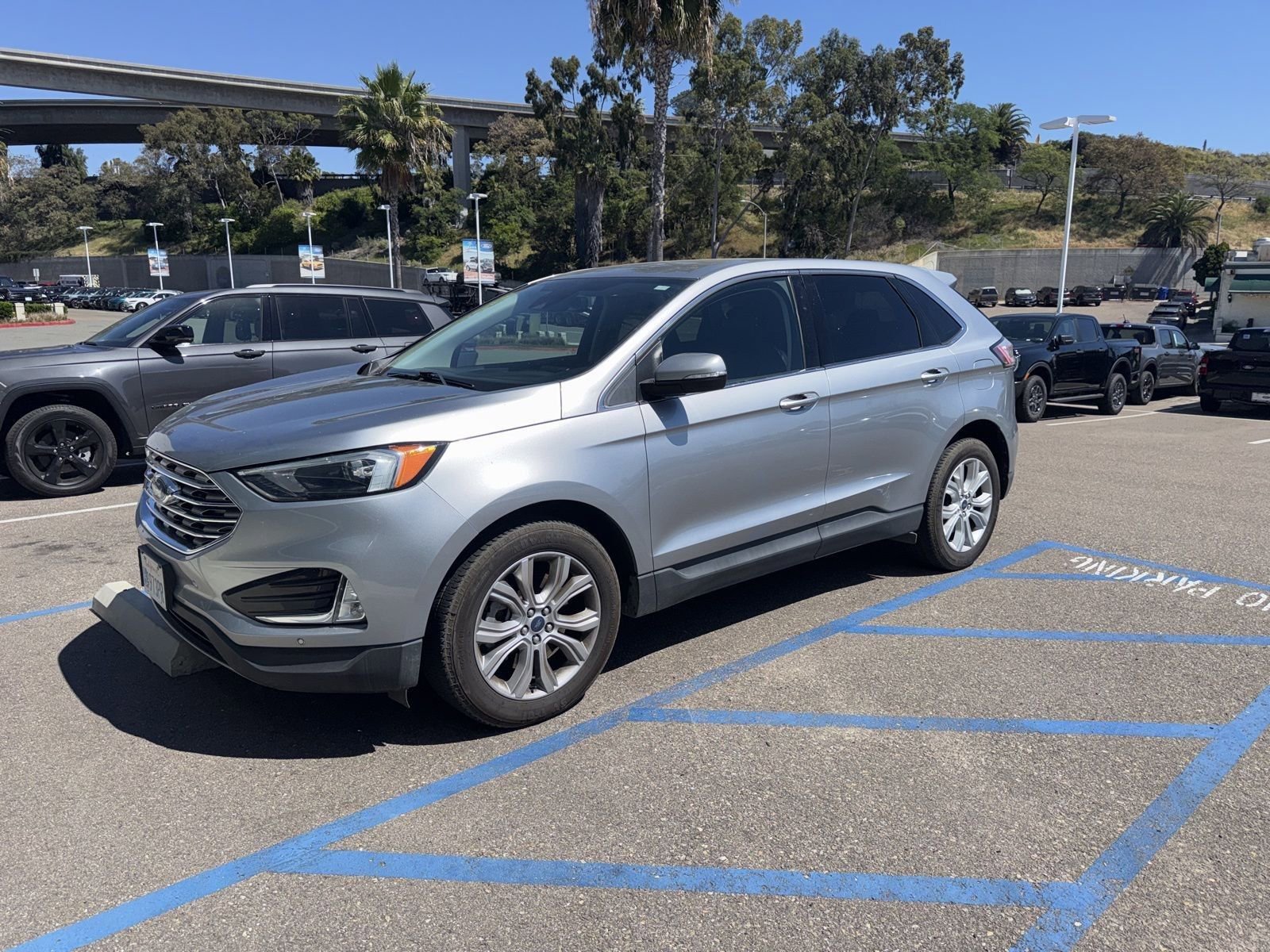Used 2022 Ford Edge Titanium image 2