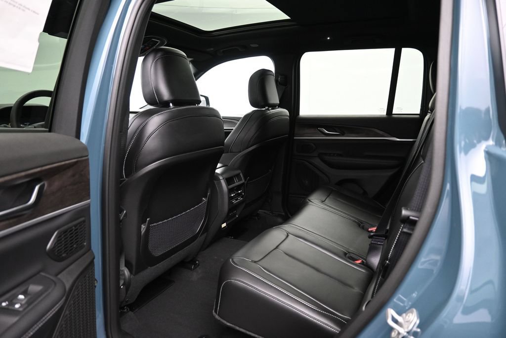 New 2027 Jeep Grand Cherokee Limited AWD/4WD image 27
