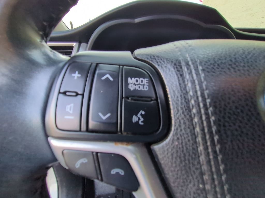 Used 2018 Toyota Highlander Limited image 19