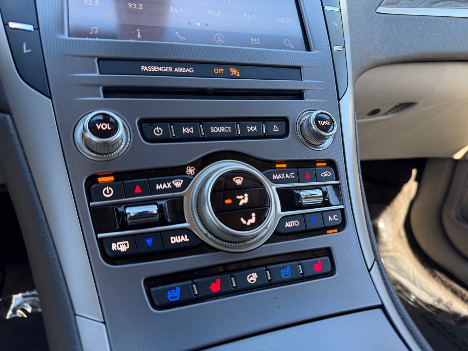 Used 2020 Lincoln MKZ Reserve w/ Luxury Package FWD image 19