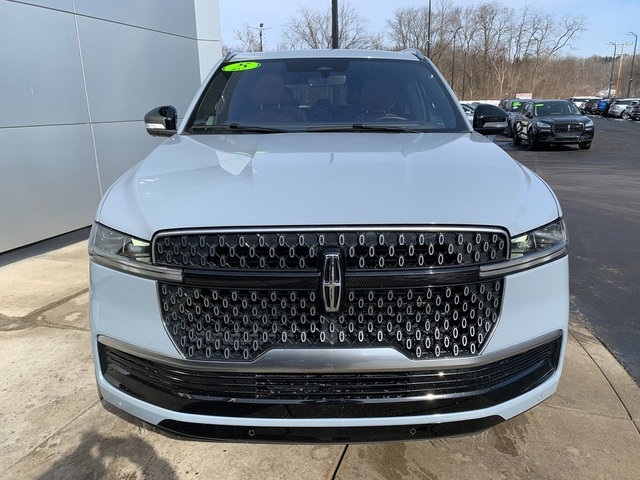 Certified 2025 Lincoln Navigator Reserve image 10