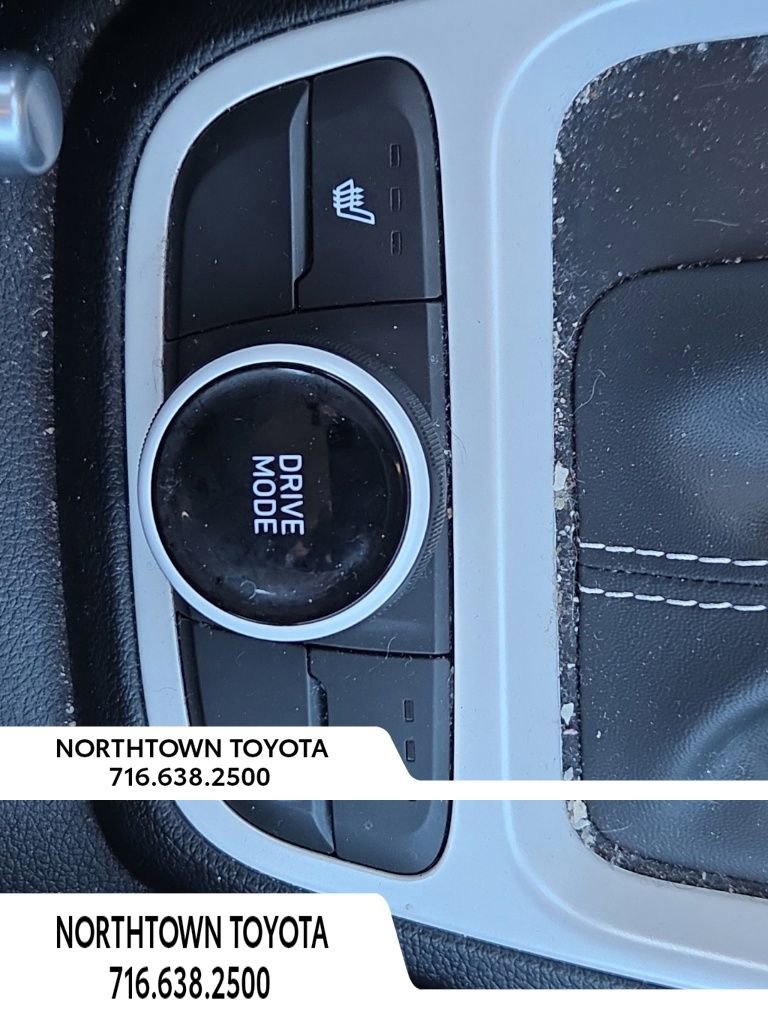 Used 2022 Hyundai Venue Limited w/ Cargo Package image 17