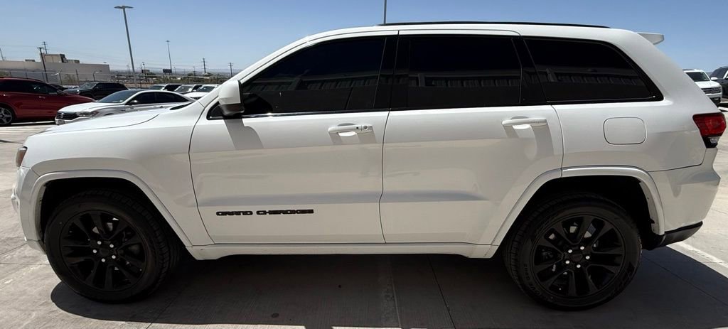 Used 2018 Jeep Grand Cherokee Altitude AWD/4WD image 6