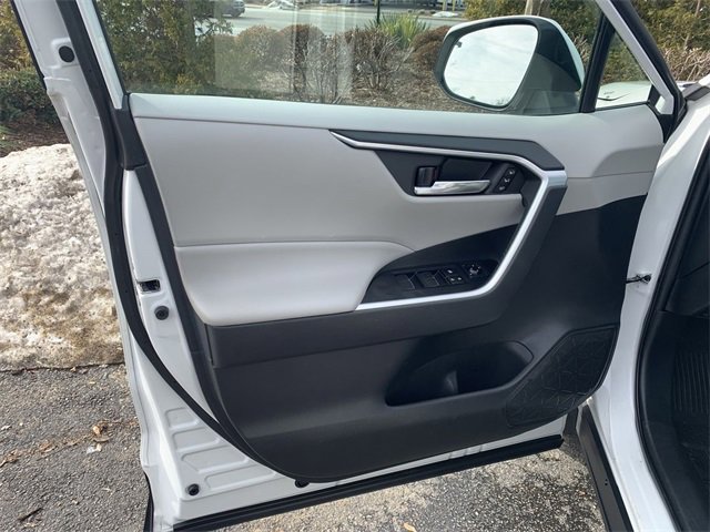 Used 2021 Toyota RAV4 XLE Premium image 17