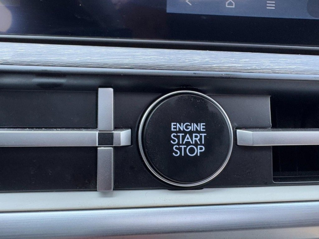 Used 2024 Hyundai Santa Fe Limited image 22