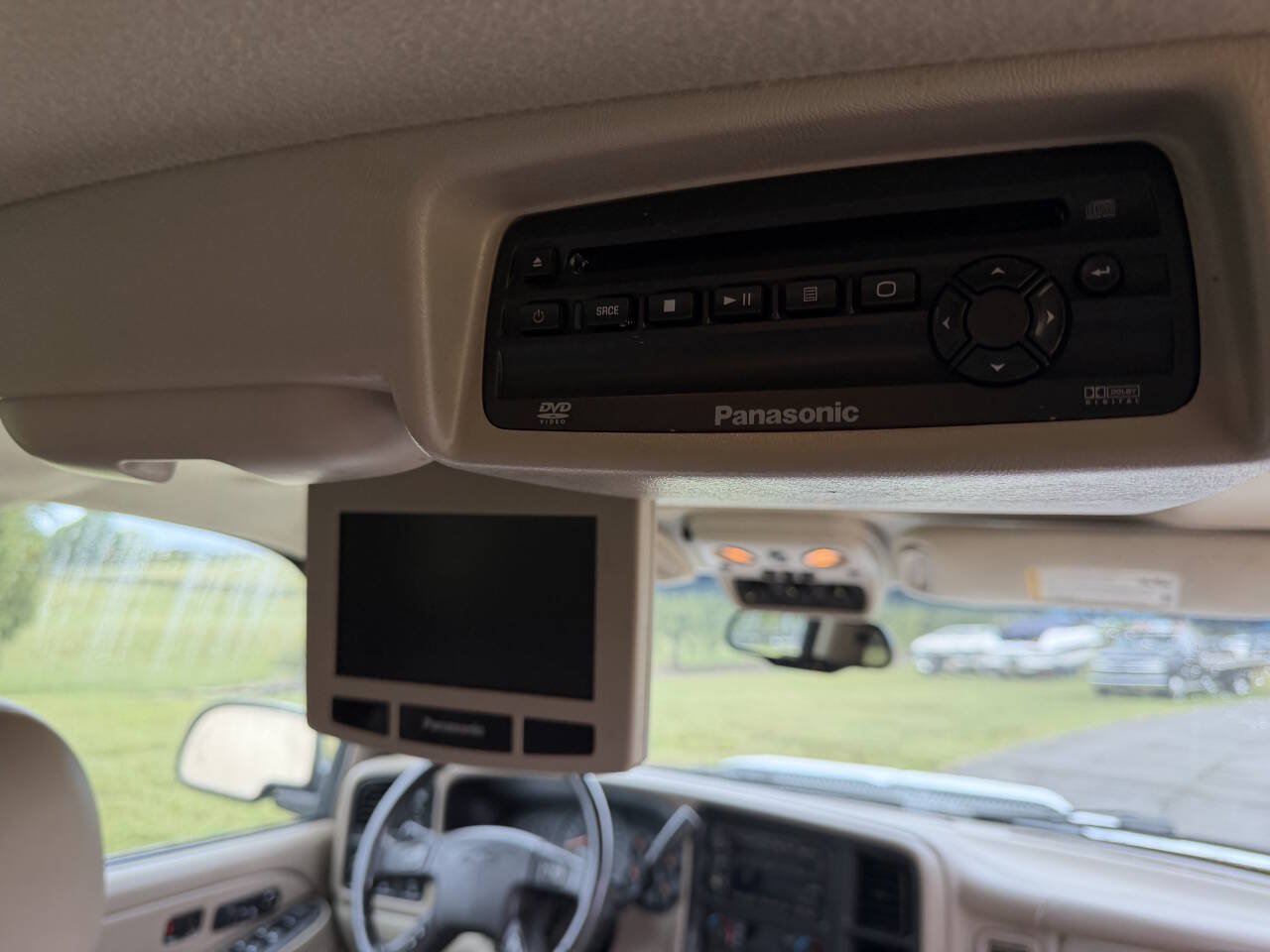 Used 2004 Chevrolet Suburban 2500 LT w/ Preferred Equipment Group AWD/4WD image 30
