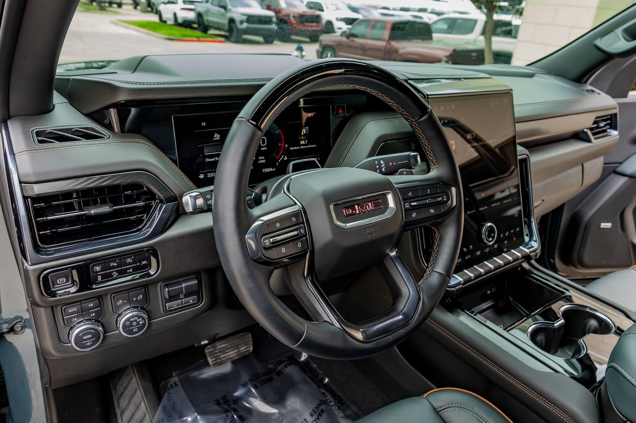 Used 2025 GMC Yukon AT4 w/ AT4 Premium Plus Package image 17