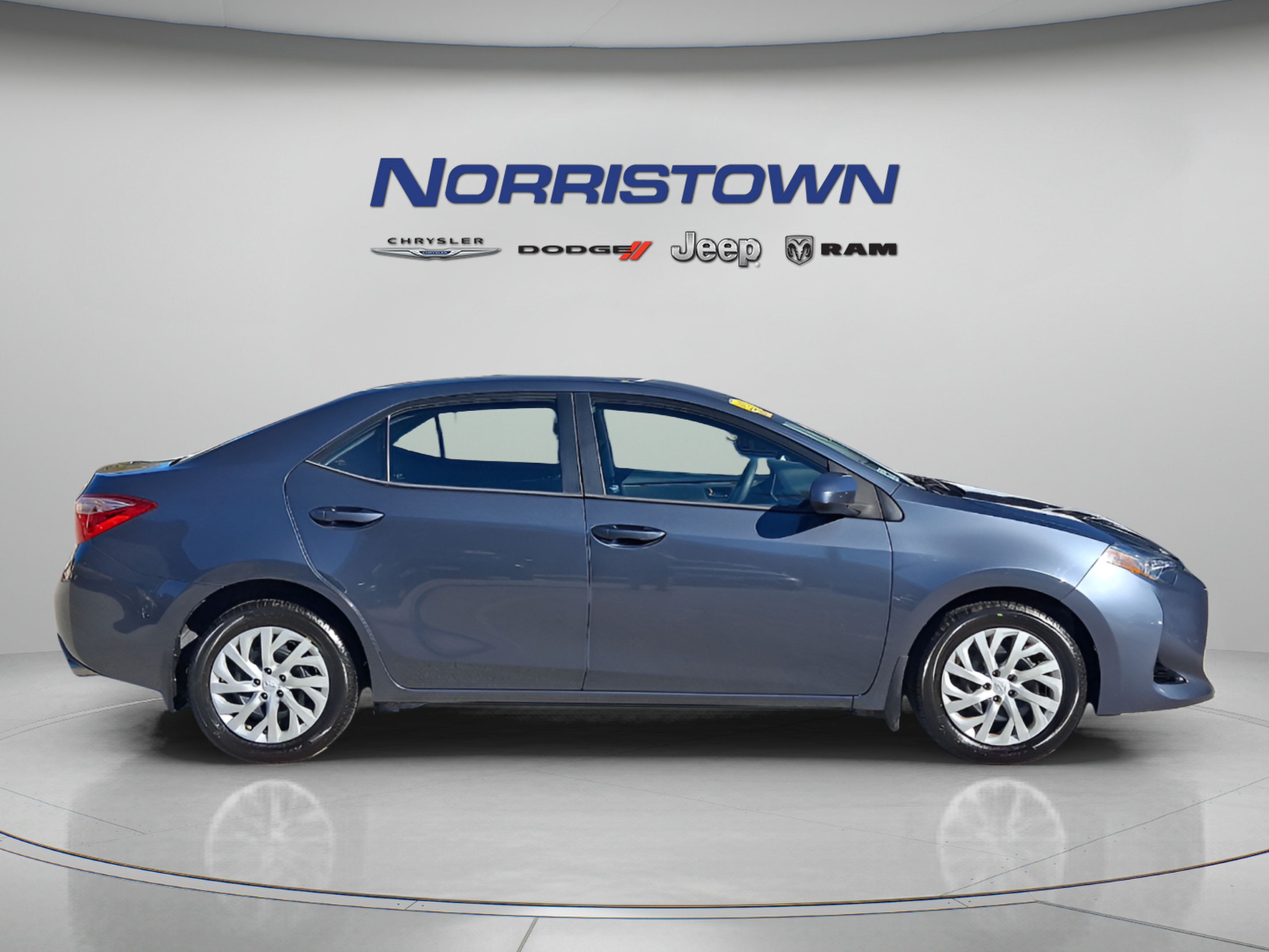 Used 2017 Toyota Corolla LE w/ Carpet Mat Package (TMS) FWD image 7