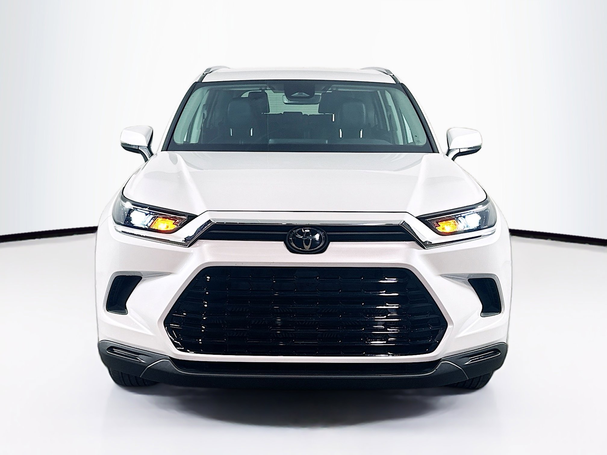Used 2024 Toyota Grand Highlander XLE image 2