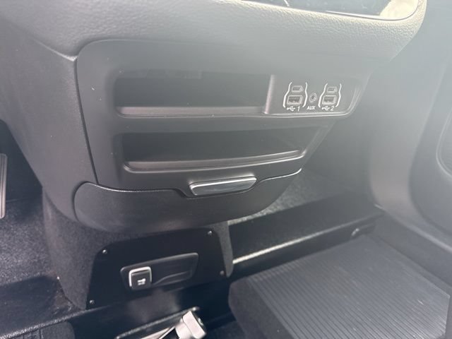 Used 2024 Chrysler Pacifica Touring FWD image 30