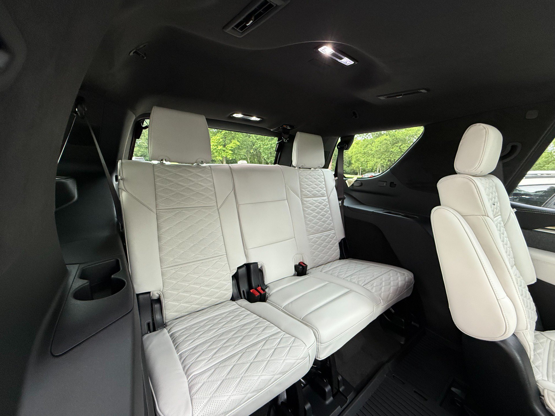 Used 2025 Cadillac Escalade Sport Platinum w/ LPO, Floor Liner Package AWD/4WD image 36