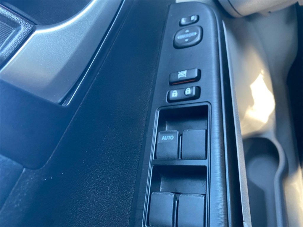 Used 2014 Toyota Camry LE image 11