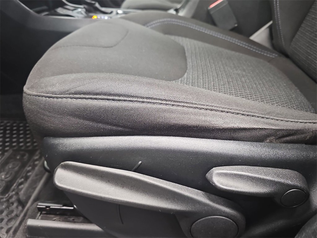 Used 2019 Jeep Cherokee Latitude w/ Cold Weather Group image 26