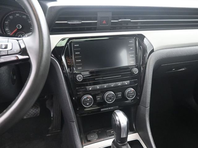 Used 2022 Volkswagen Passat 2.0T SE image 6