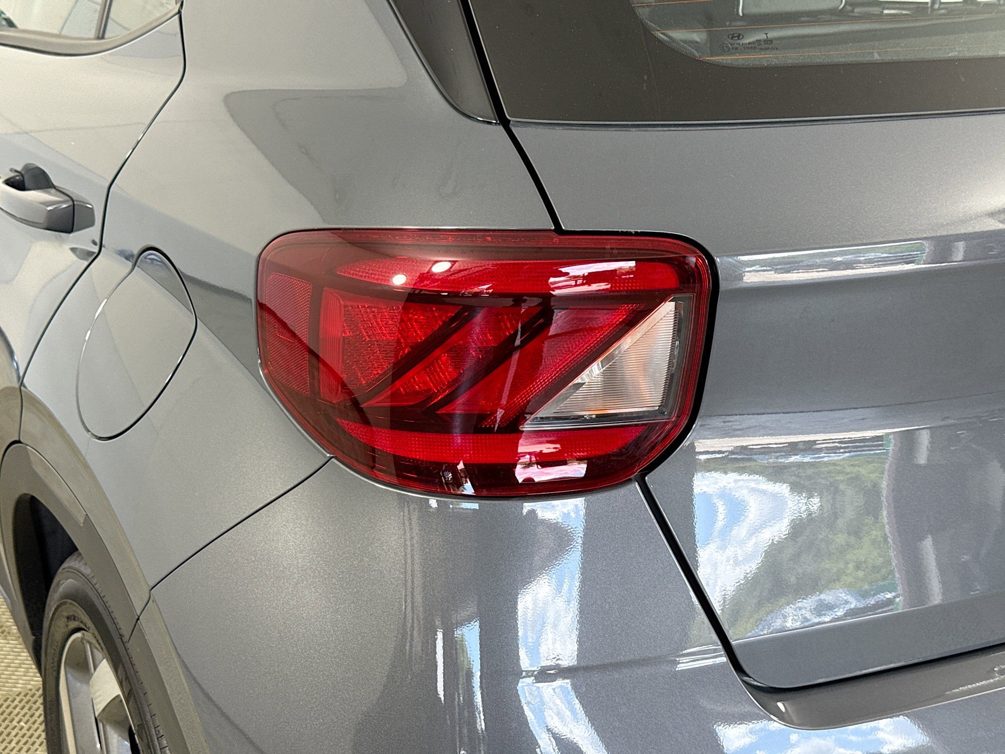 Used 2024 Hyundai Venue Limited image 34