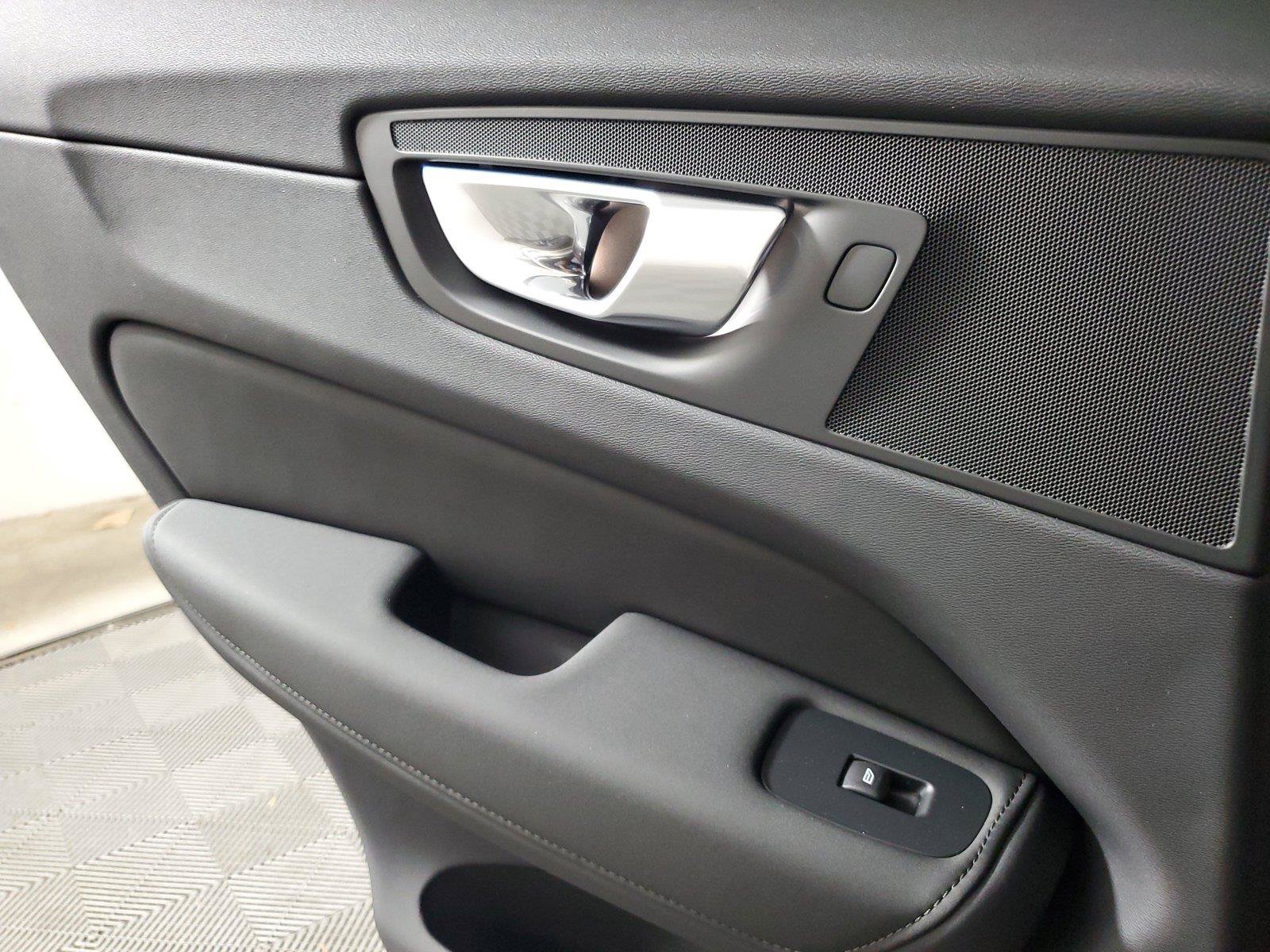 New 2026 Volvo XC60 B5 Plus w/ Climate Package AWD/4WD image 18