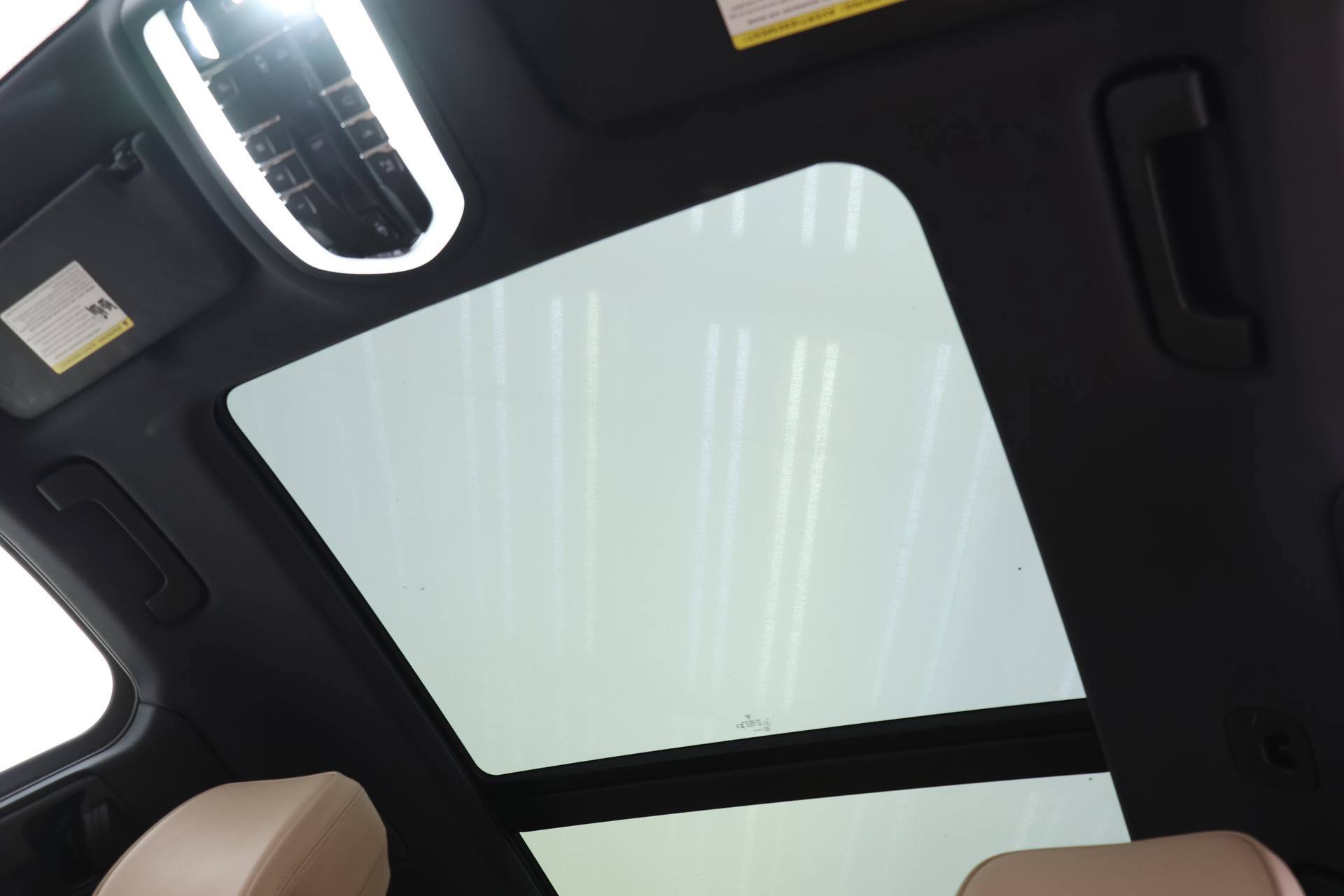 Used 2025 Porsche Macan image 23