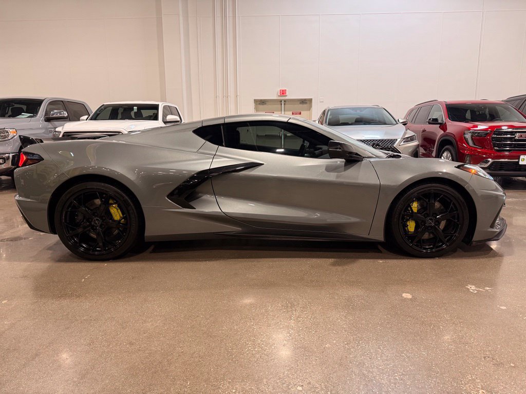 Used 2022 Chevrolet Corvette Stingray Coupe w/ Z51 Performance Package RWD image 4