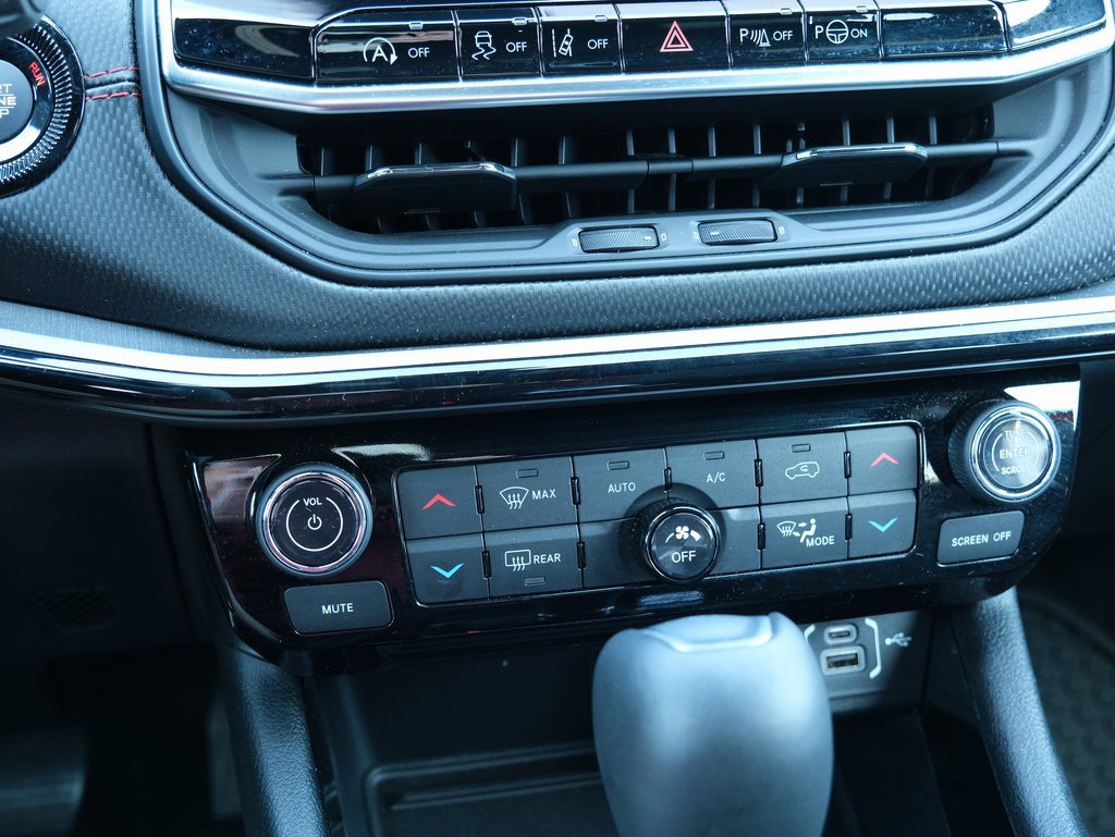 Used 2024 Jeep Compass Trailhawk w/ Trailhawk Elite Group image 23