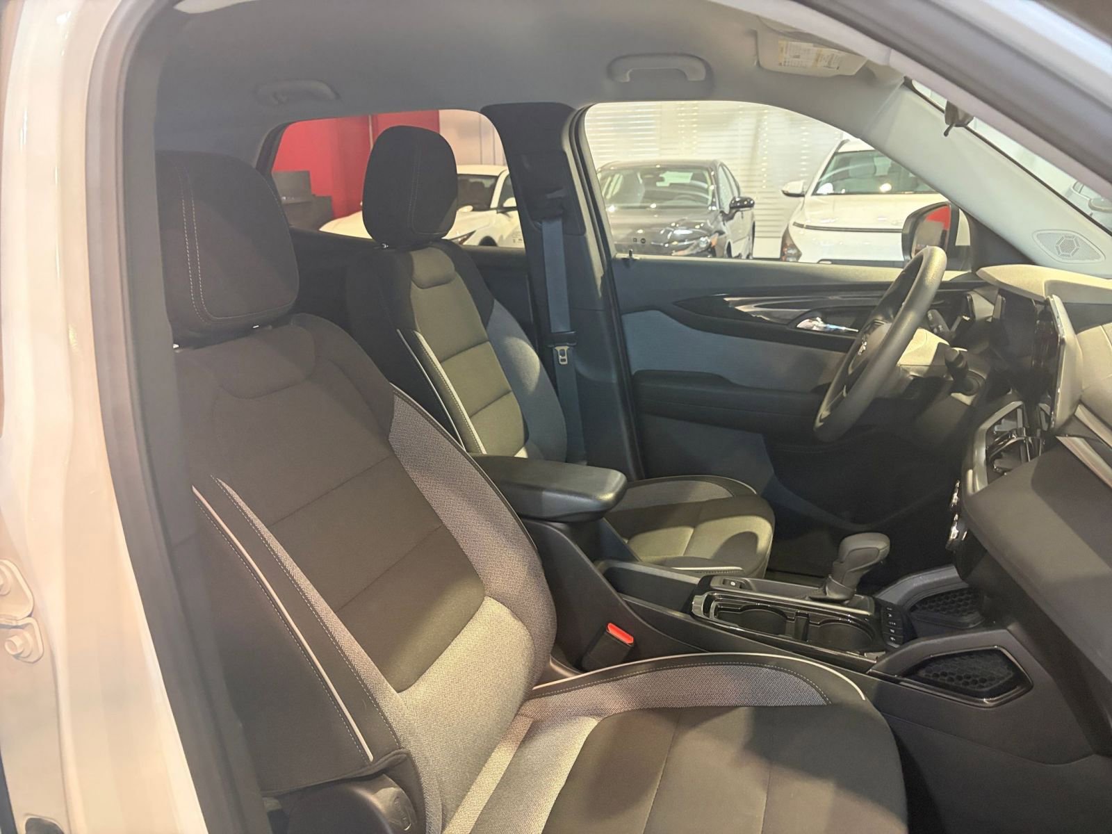 Used 2025 Chevrolet TrailBlazer LT image 34