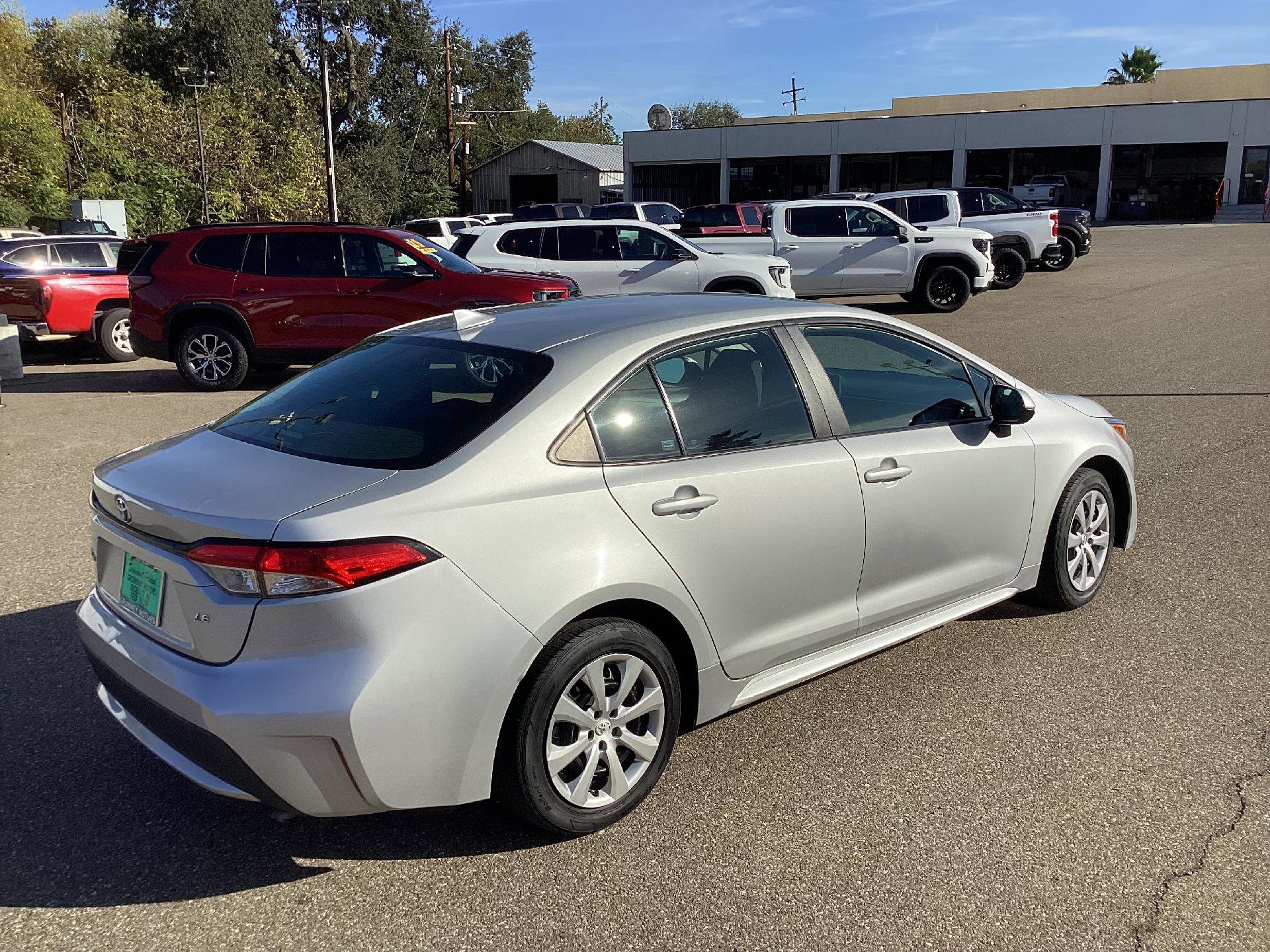 Used 2022 Toyota Corolla LE image 3