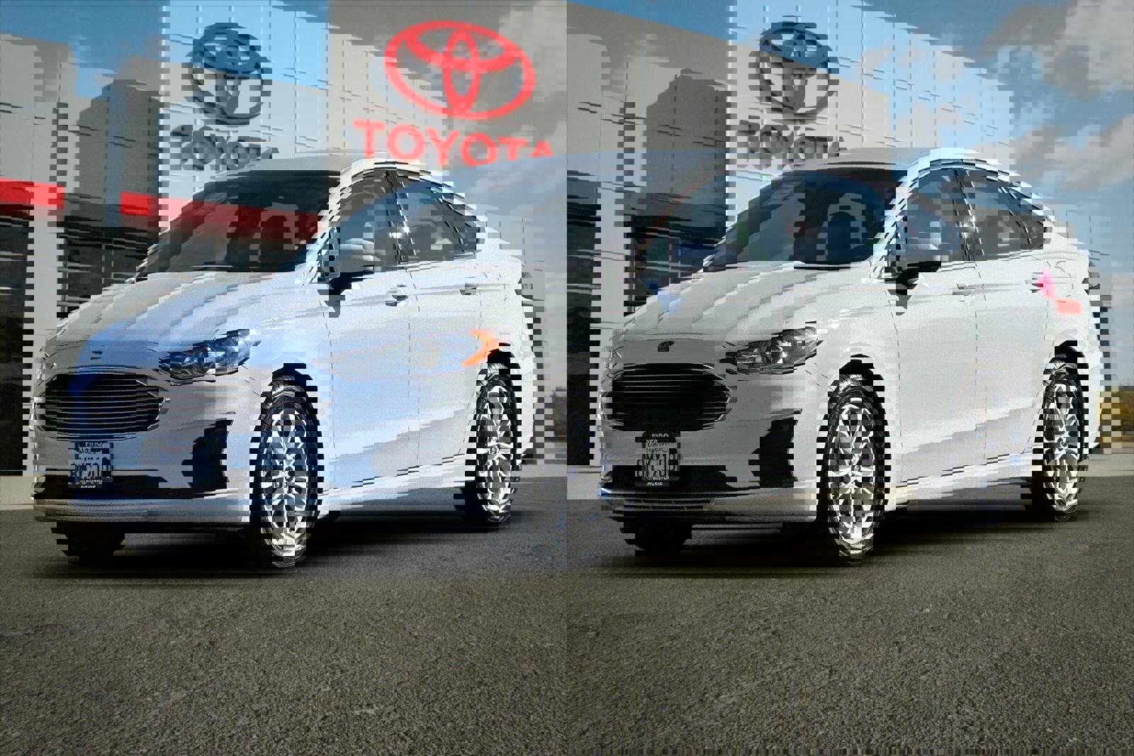 Used 2020 Ford Fusion SE image 7