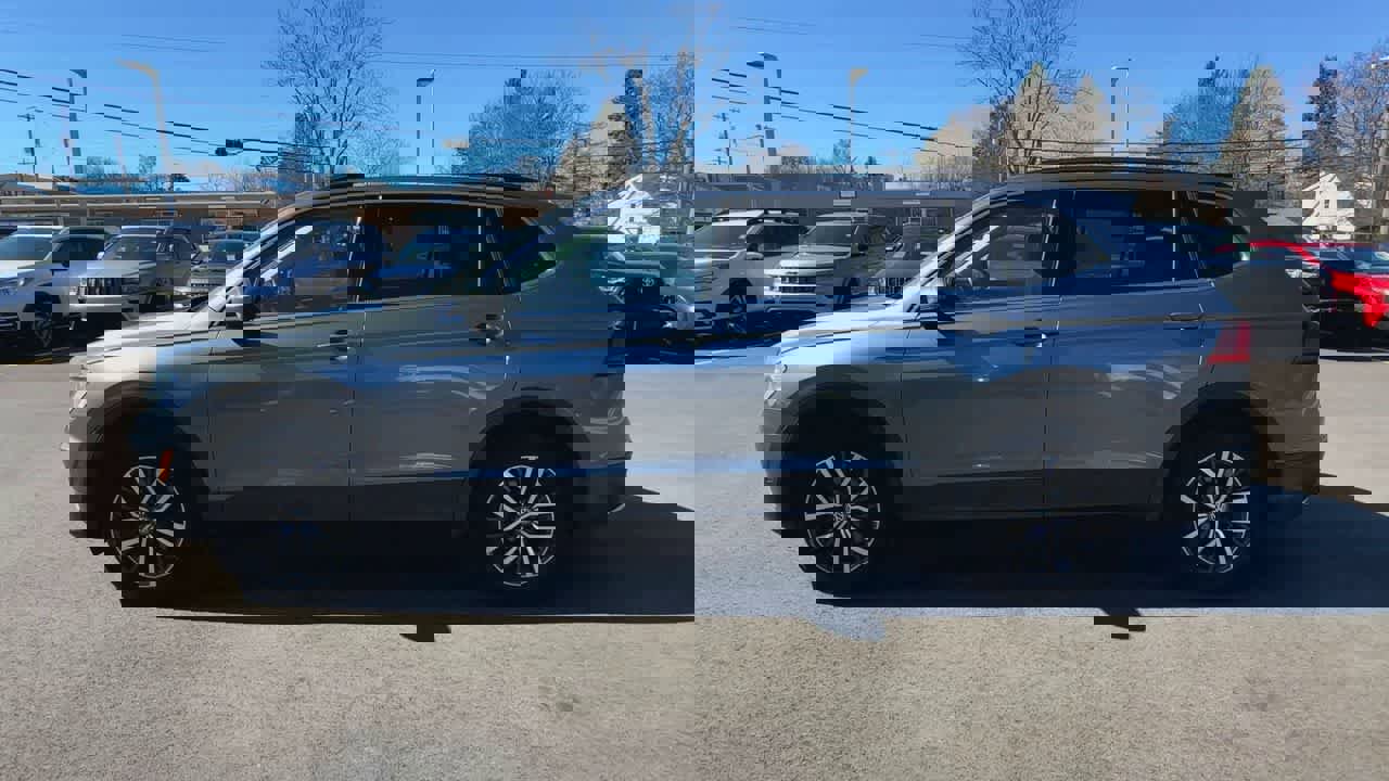 Used 2019 Volkswagen Tiguan SE w/ Panoramic Sunroof Package image 5
