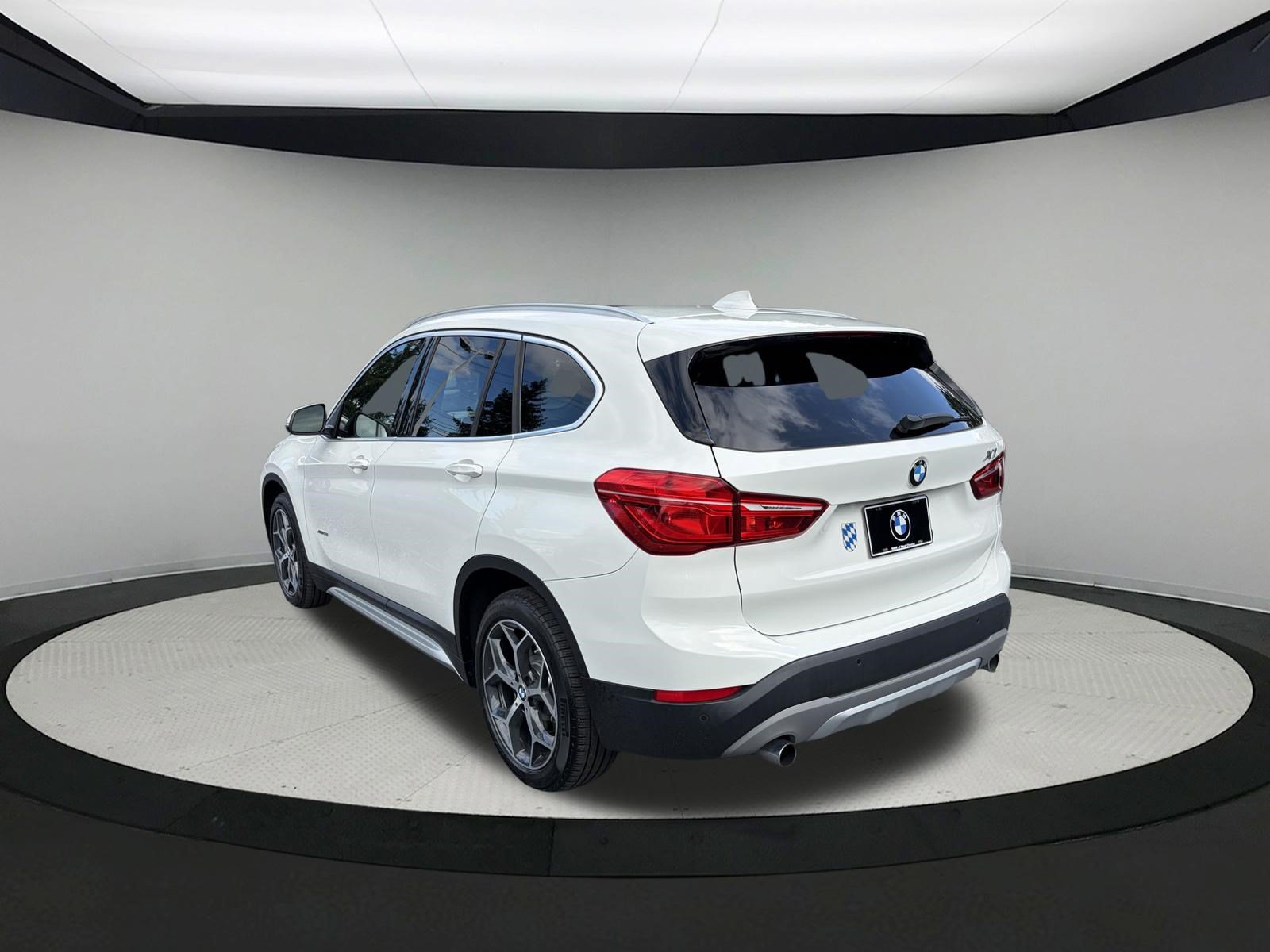 Used 2018 BMW X1 xDrive28i AWD/4WD image 4