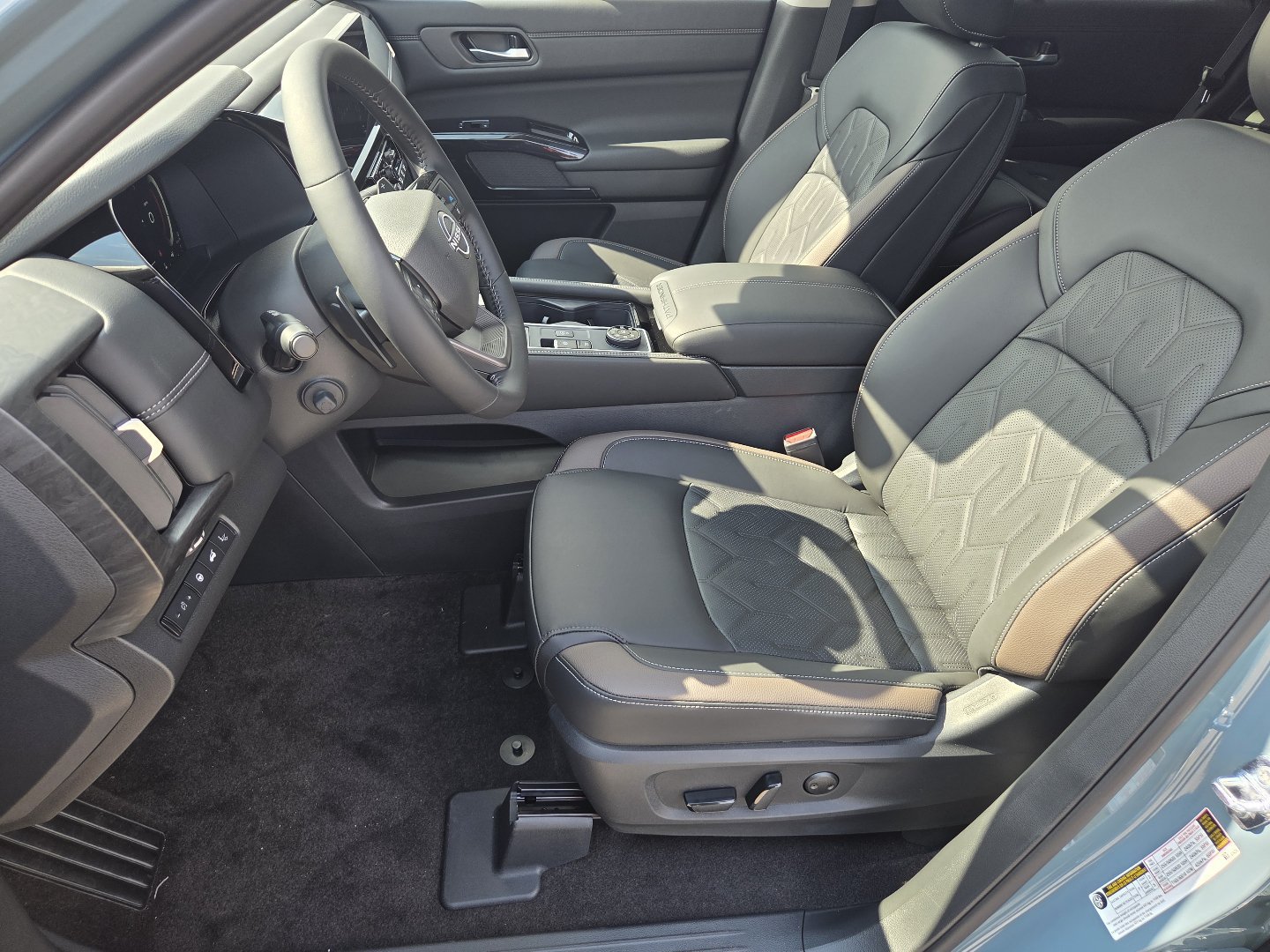 New 2026 Nissan Pathfinder Platinum AWD/4WD image 29