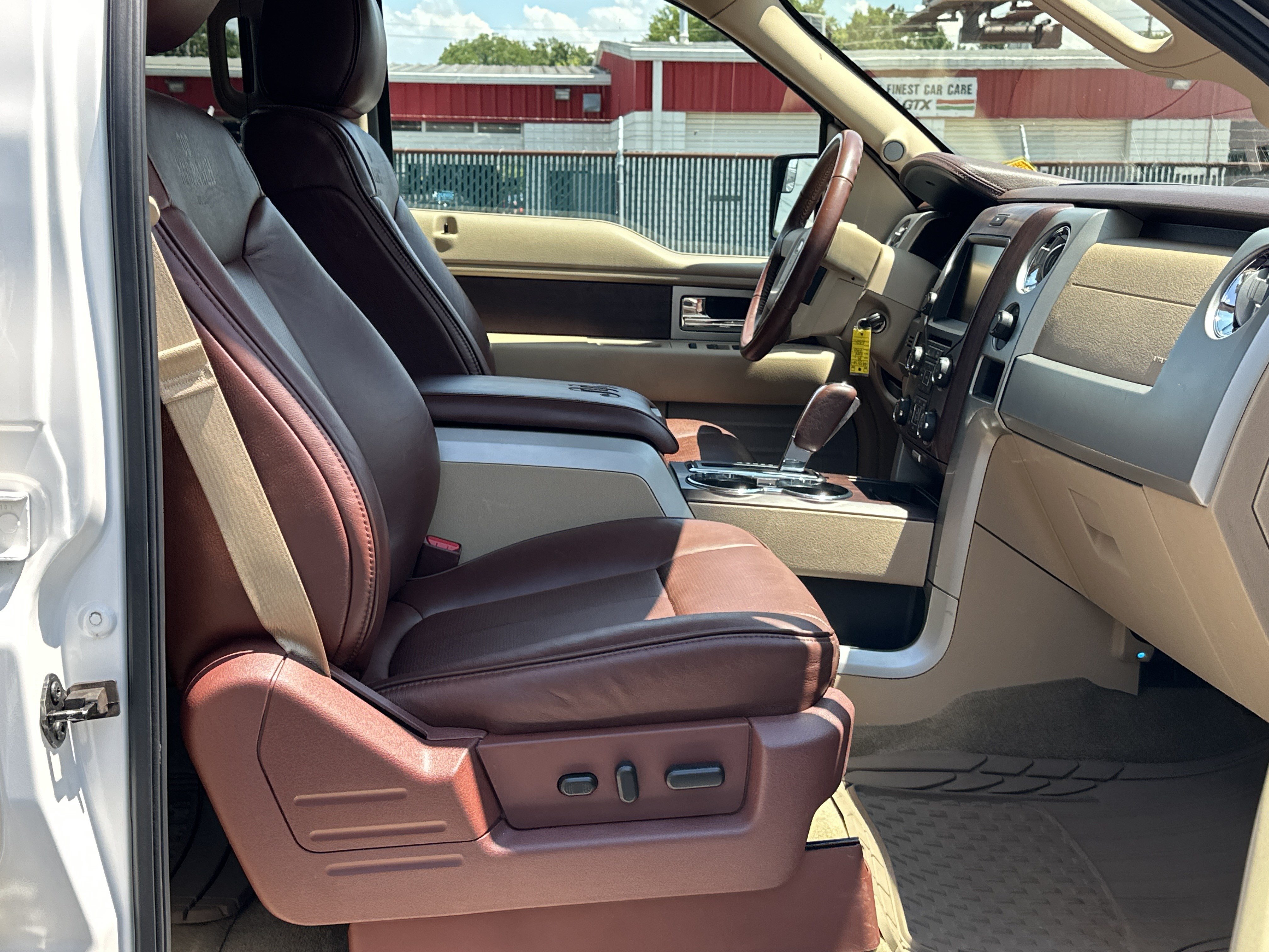 Used 2014 Ford F150 King Ranch w/ King Ranch Luxury Package AWD/4WD image 12