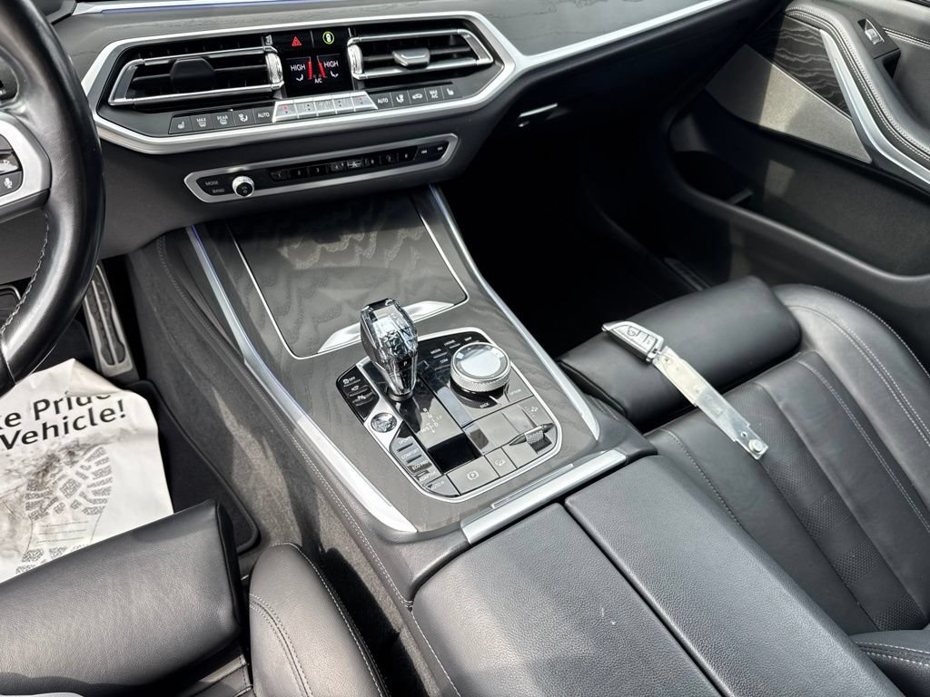 Used 2022 BMW X7 xDrive40i w/ M Sport Package AWD/4WD image 25