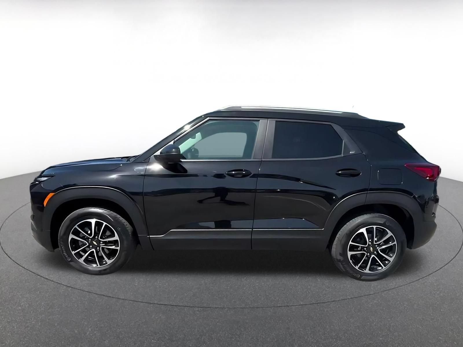Used 2025 Chevrolet TrailBlazer LT AWD/4WD image 8