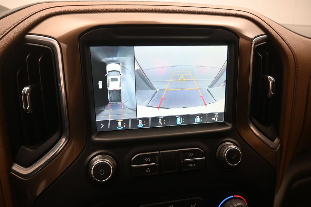 Used 2019 Chevrolet Silverado 1500 High Country w/ Technology Package AWD/4WD image 4
