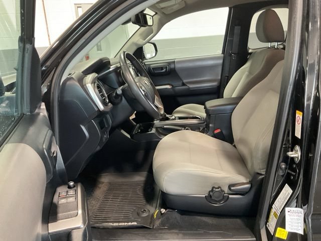 Used 2018 Toyota Tacoma SR5 AWD/4WD image 19