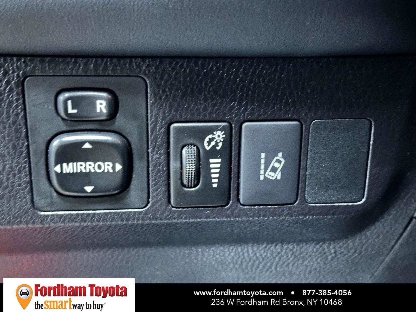 Used 2018 Toyota RAV4 SE w/ Power Extra Value Package image 30