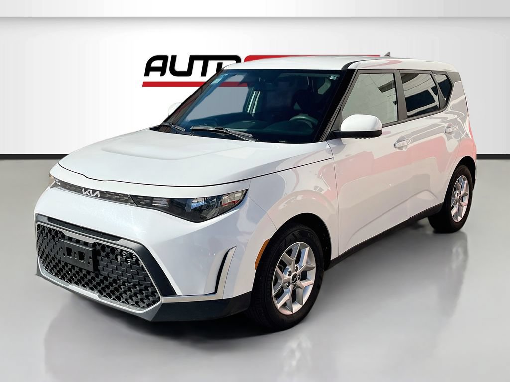Used 2024 Kia Soul LX w/ Option Group 015 FWD image 3
